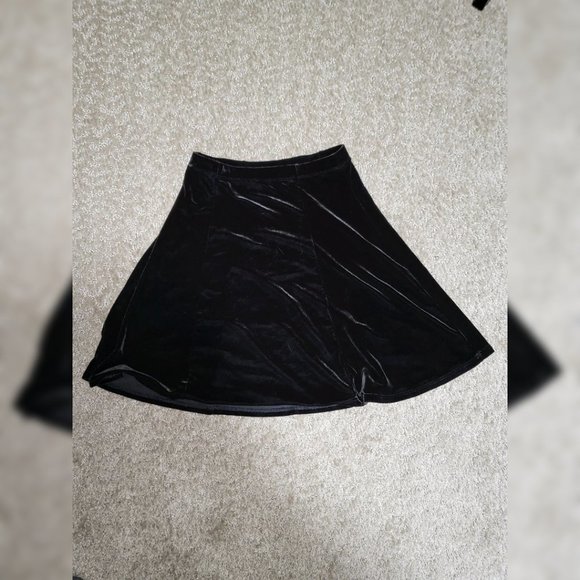 BCBG Dresses & Skirts - BCBG Black Skirt Size S